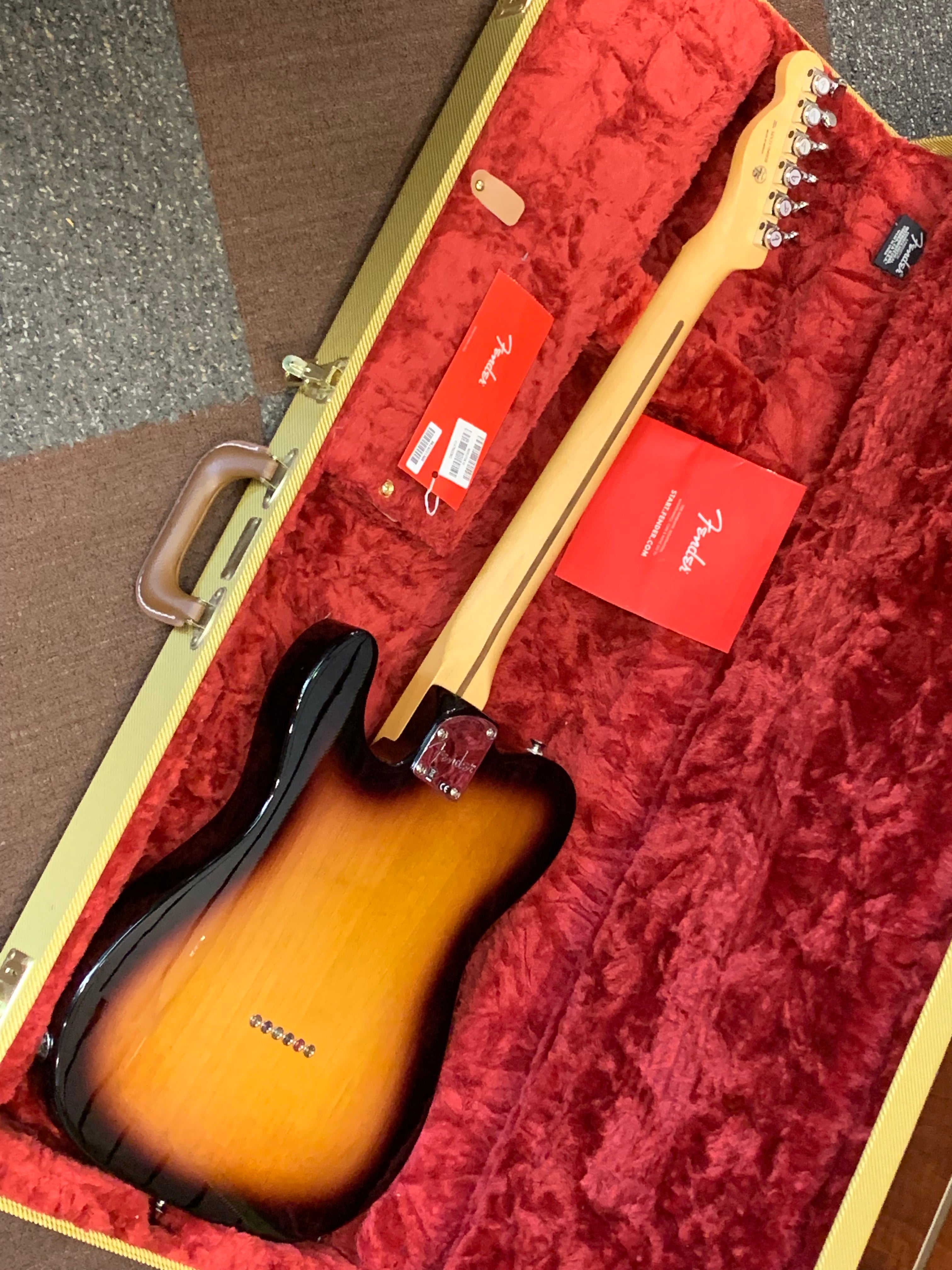 Fender Deluxe Nashville Telecaster with Maple Fretboard 2021 - 2-Color Sunburst
