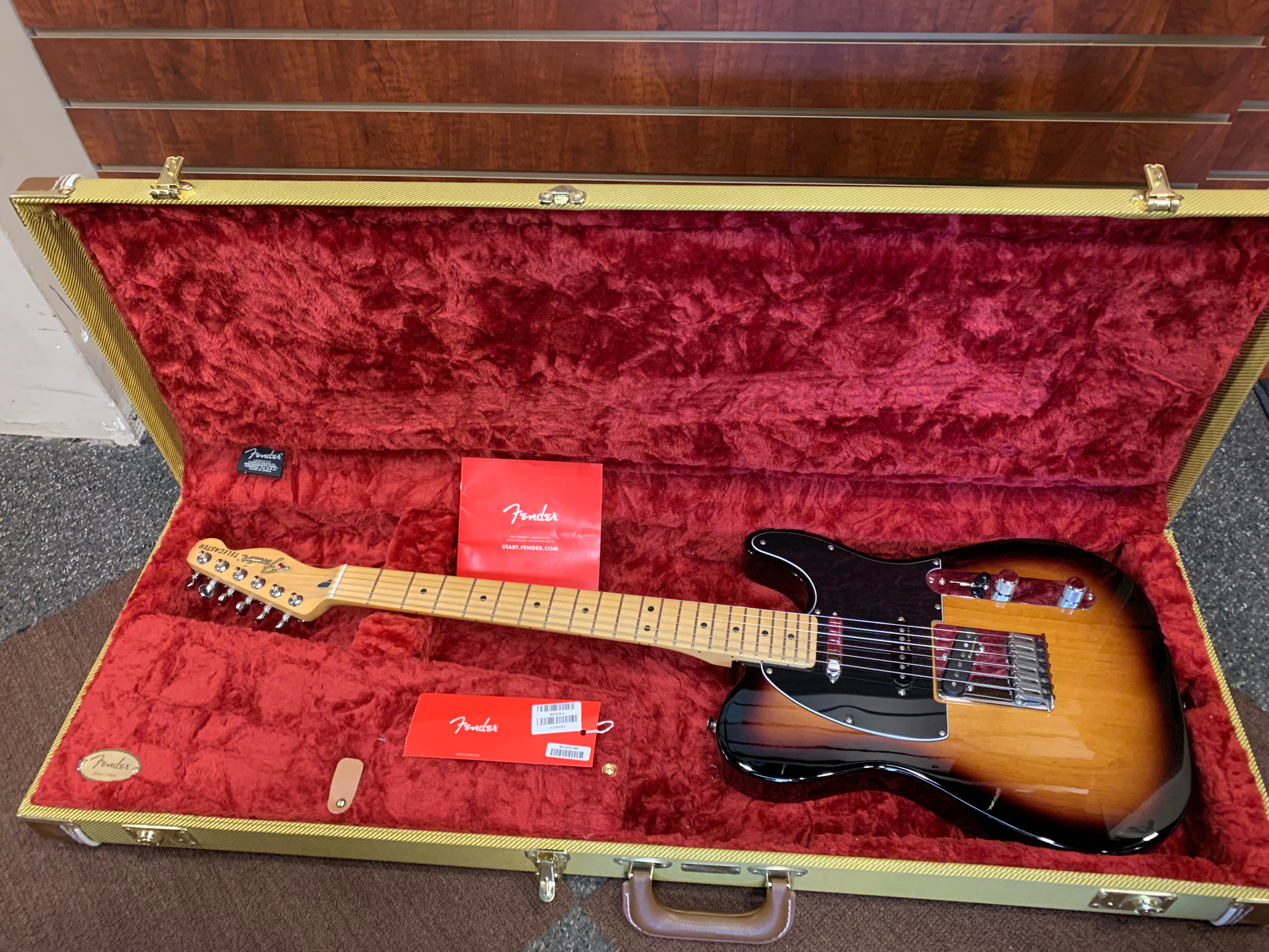Fender Deluxe Nashville Telecaster with Maple Fretboard 2021 - 2-Color Sunburst