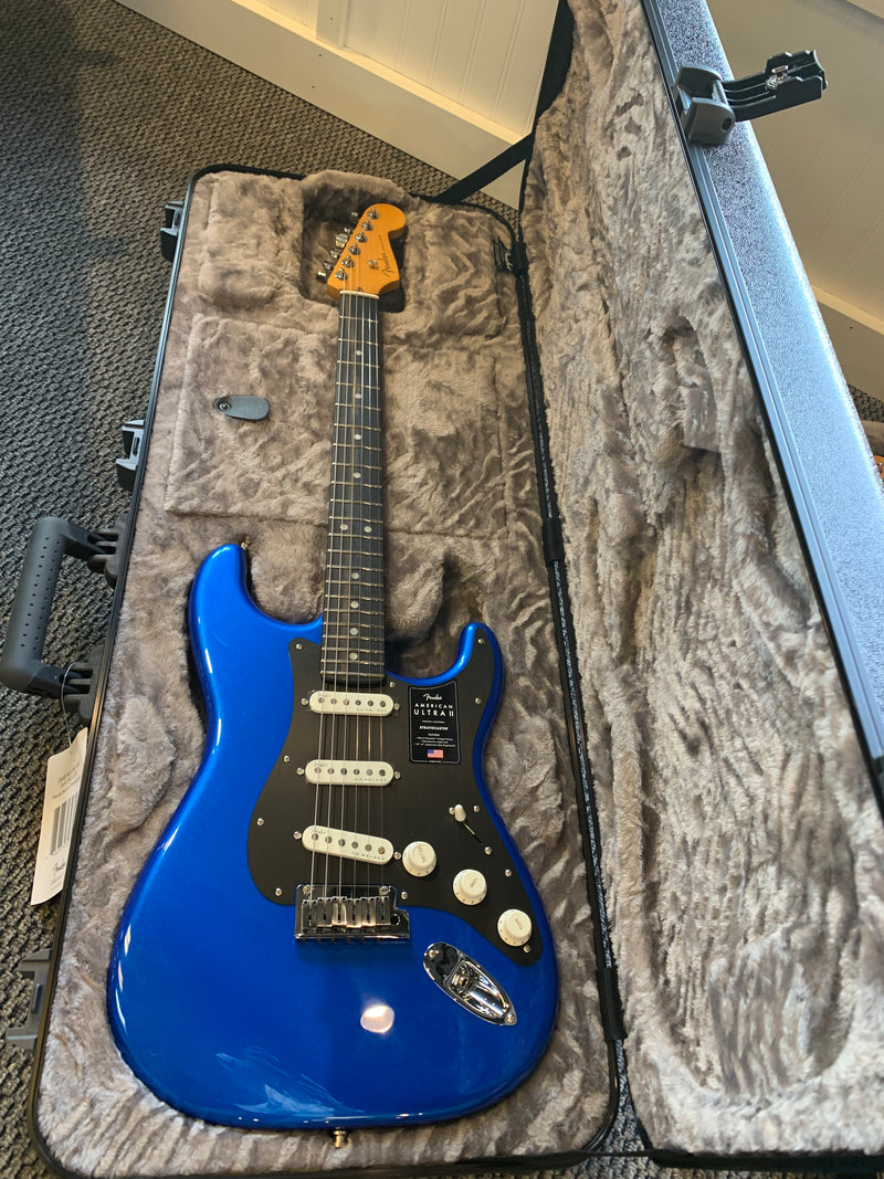 Fender American Ultra II Stratocaster®, Ebony Fingerboard, Noble Blue