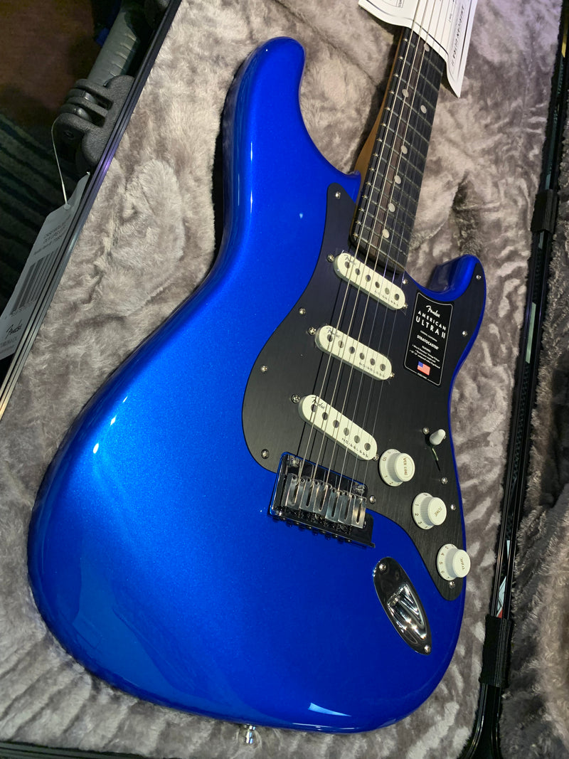 Fender American Ultra II Stratocaster®, Ebony Fingerboard, Noble Blue