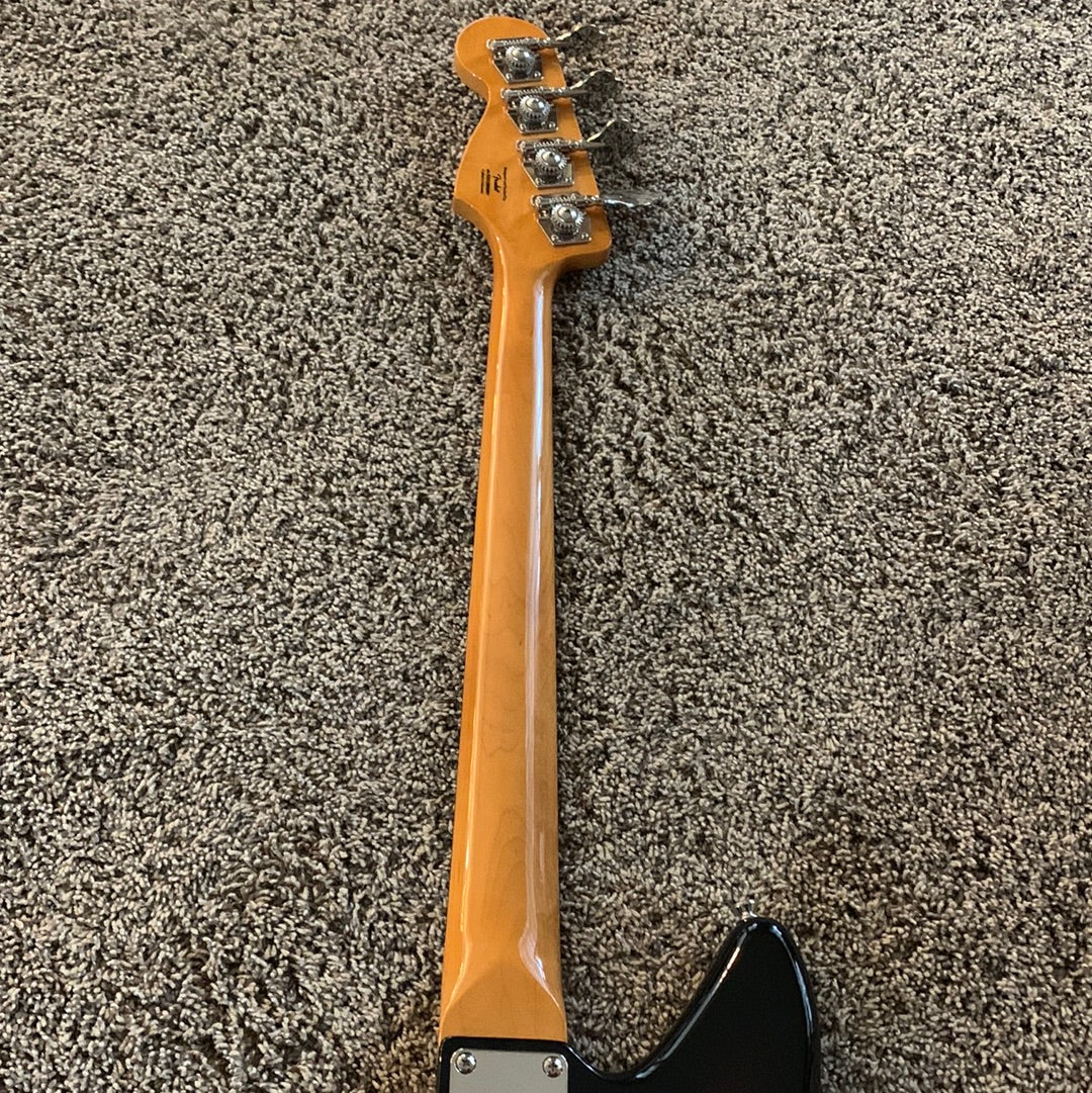 Squier Classic Vibe Jaguar® Bass, Laurel Fingerboard, 3-Color Sunburst