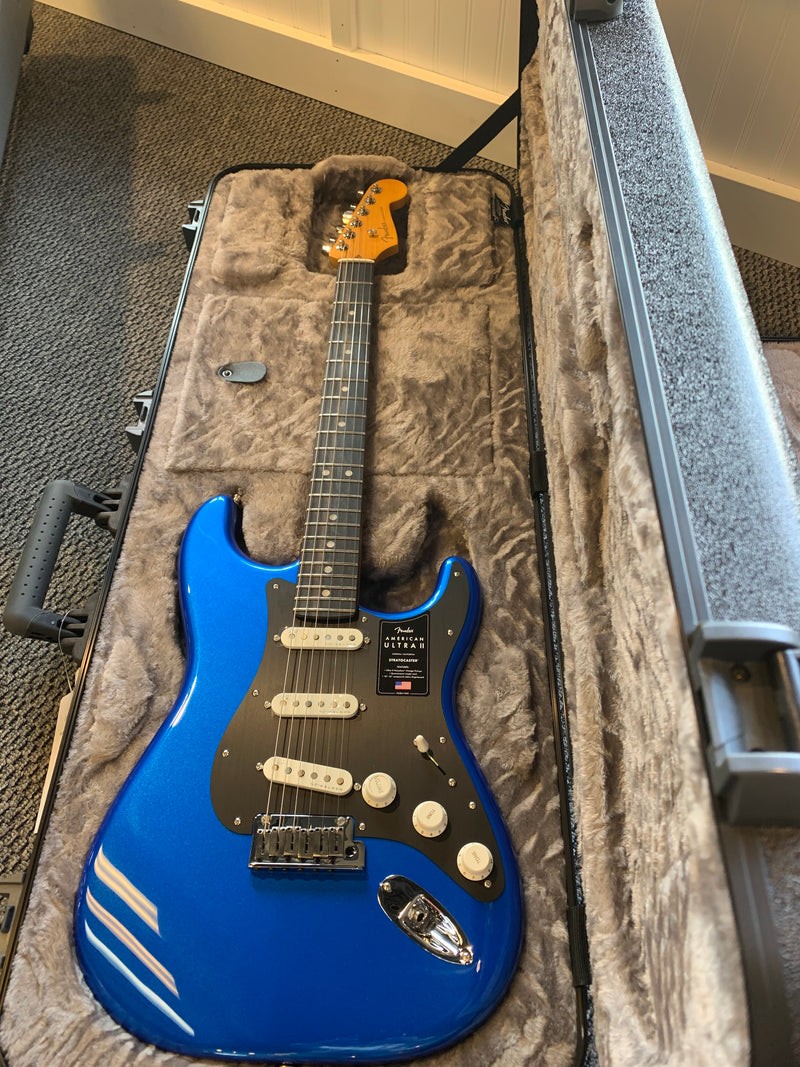 Fender American Ultra II Stratocaster®, Ebony Fingerboard, Noble Blue